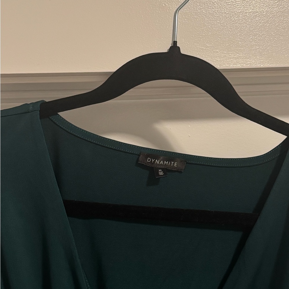 Dynamite Katie Sculpt Twist Front Crop Top Green Size M - Picture 6 of 8